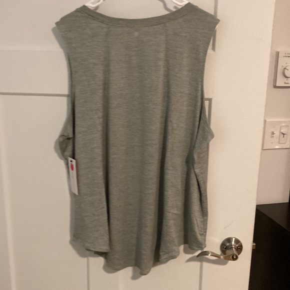 YOGALICIOUS SZ 1X Heather grey sleeveless tank - Picture 3 of 4